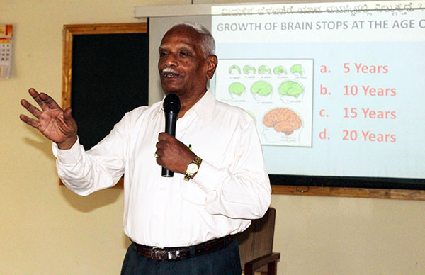 ಅಂಕ ಆಧಾರಿತ ಶಿಕ್ಷಣದಿಂದ ಮಕ್ಕಳ ಮೇಲೆ ಒತ್ತಡ: ಡಾ.ಚಂದ್ರಶೇಖರ್